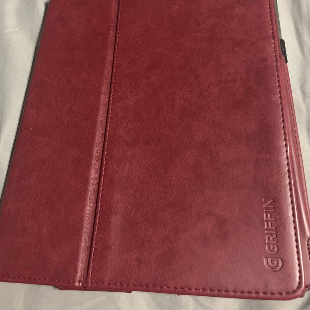 Griffin iPad 9.7 magnetic close case